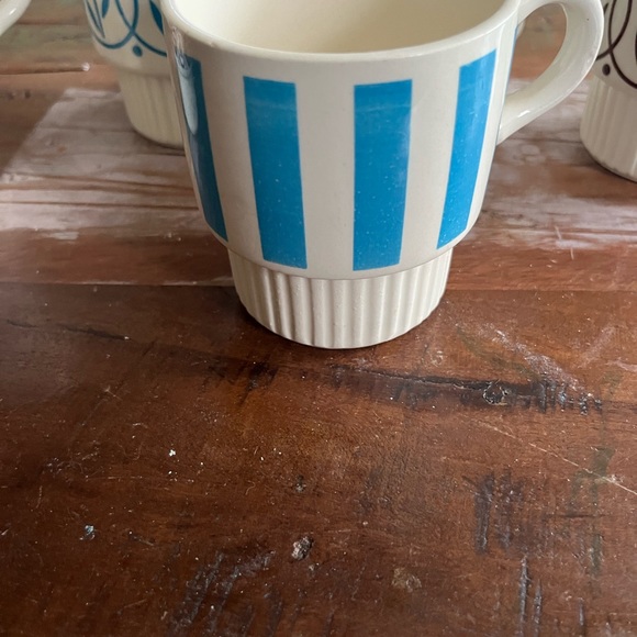 Set of 5 Vintage Stackable Mugs. - Picture 5 of 10